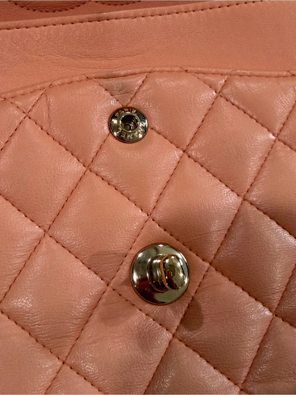 CHANEL elegant quilted